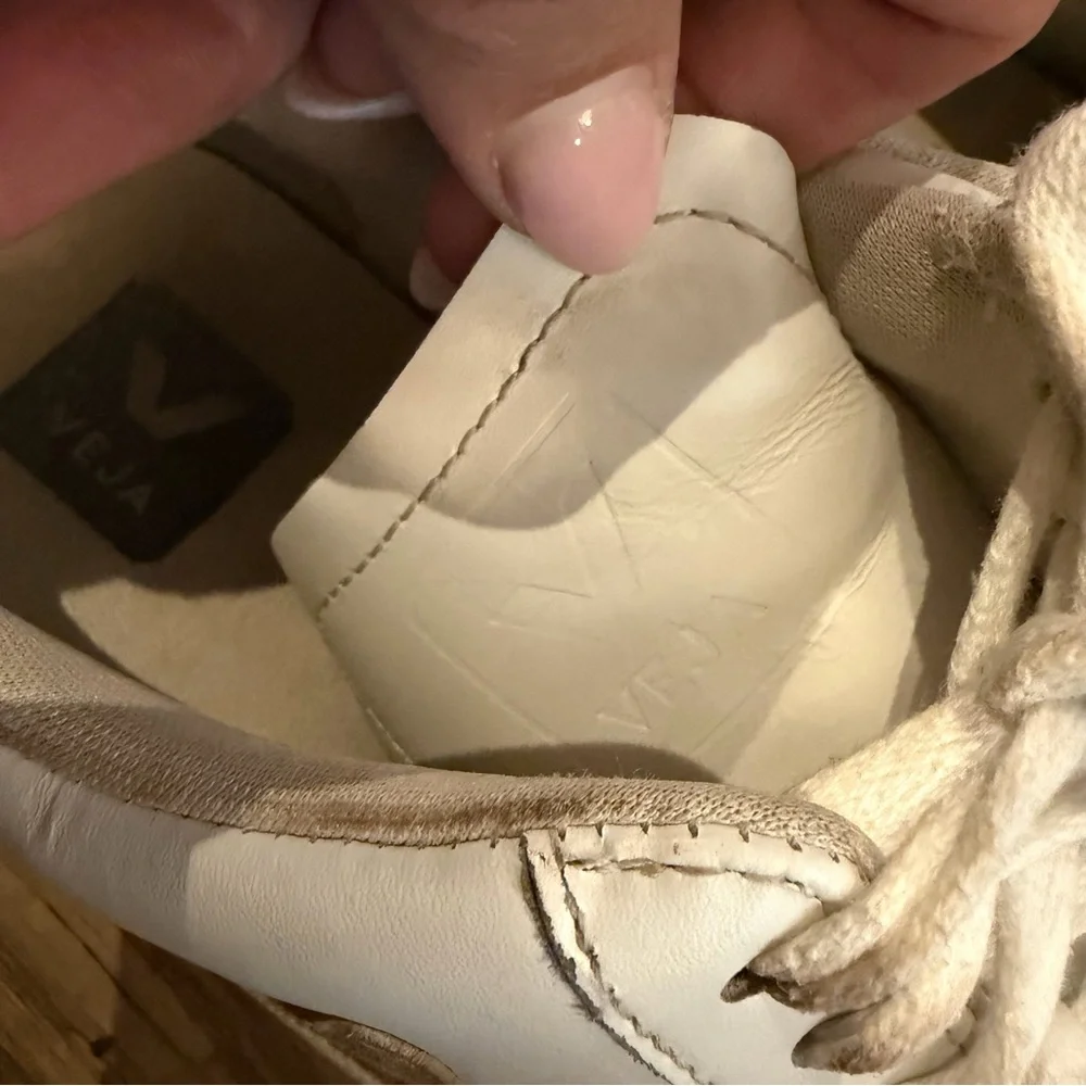 Veja Womens V-12‎ White/Camel Leather Sneakers Size 7